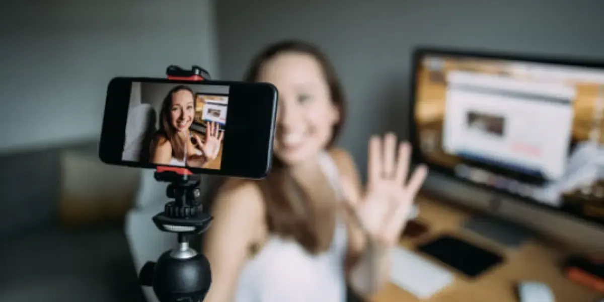 Influencers, retos y viralidad: las amenazas que enfrentan los jóvenes en redes sociales